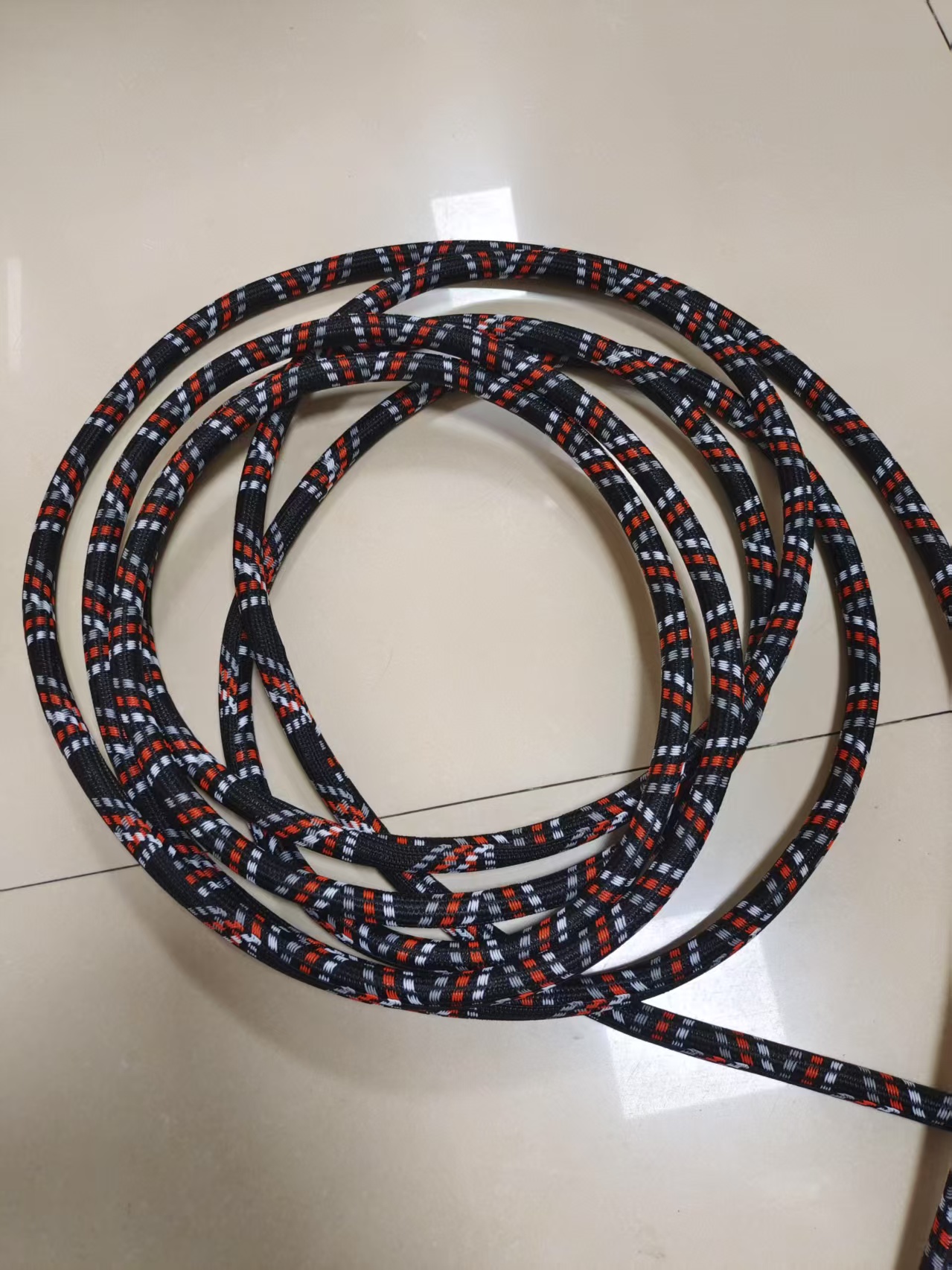 自卷式花样编织套管具有独特的优越性